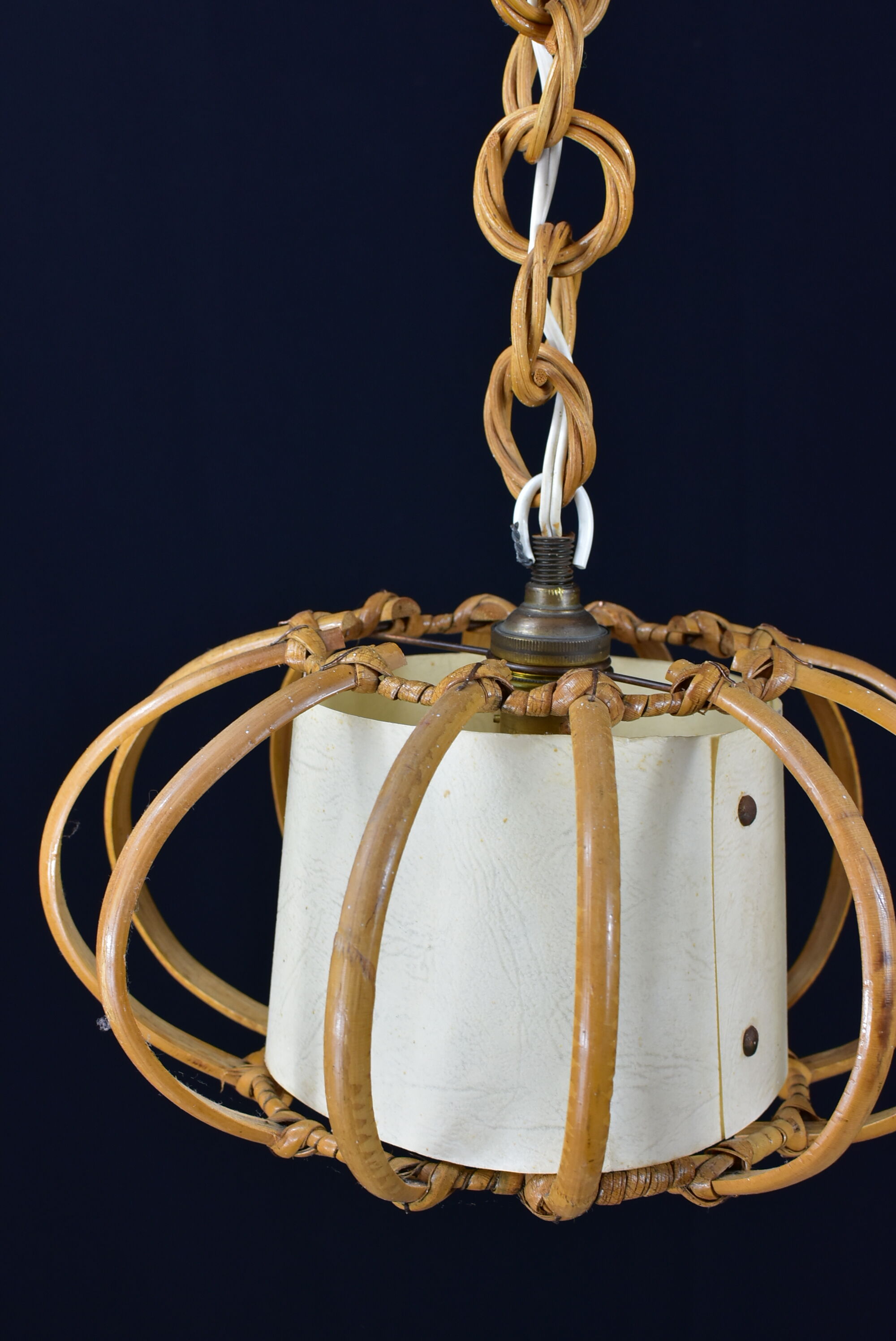 Vintage rattan suspension