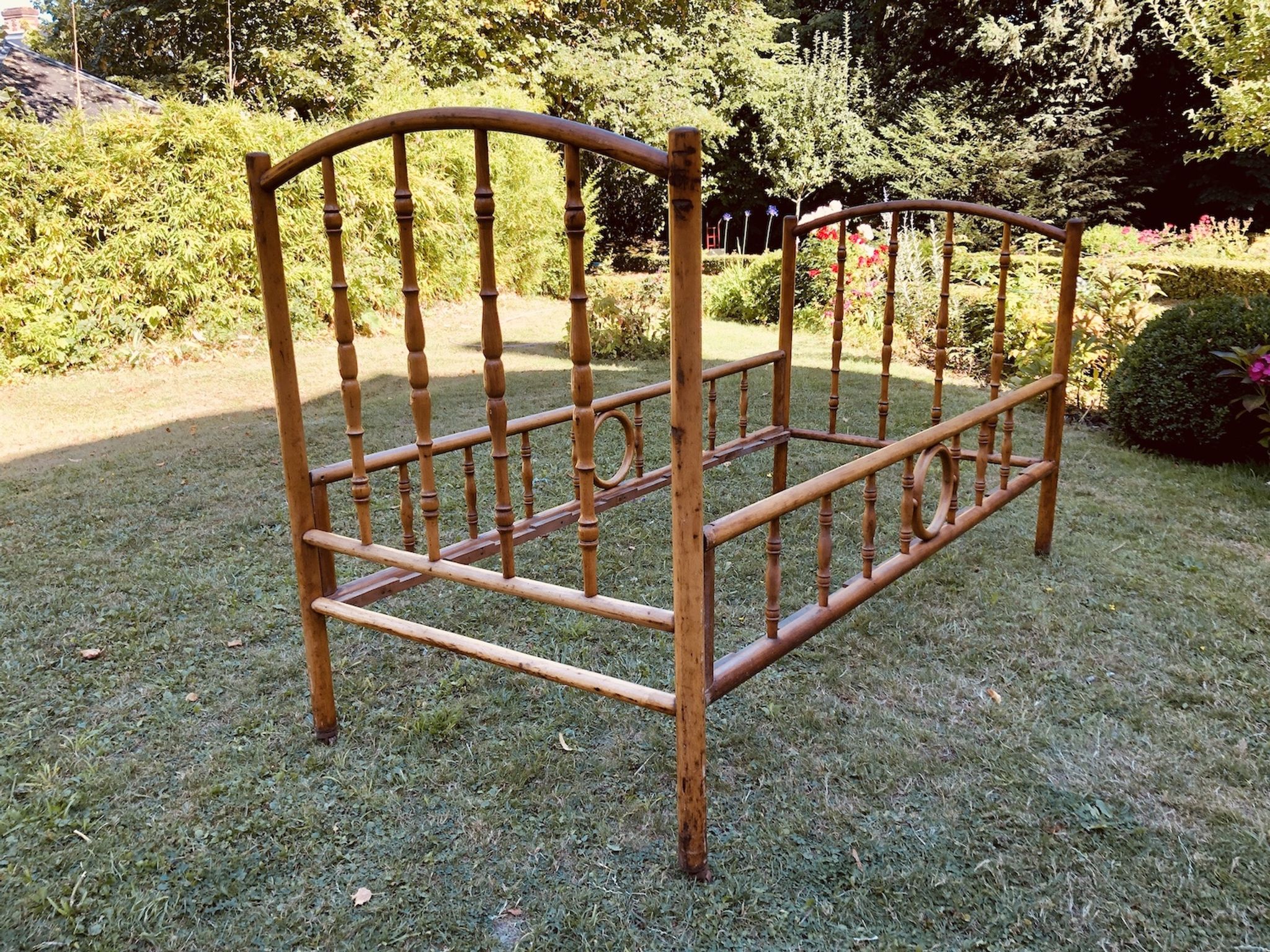 Wooden bed turned blond 1900 Austrian Art Nouveau