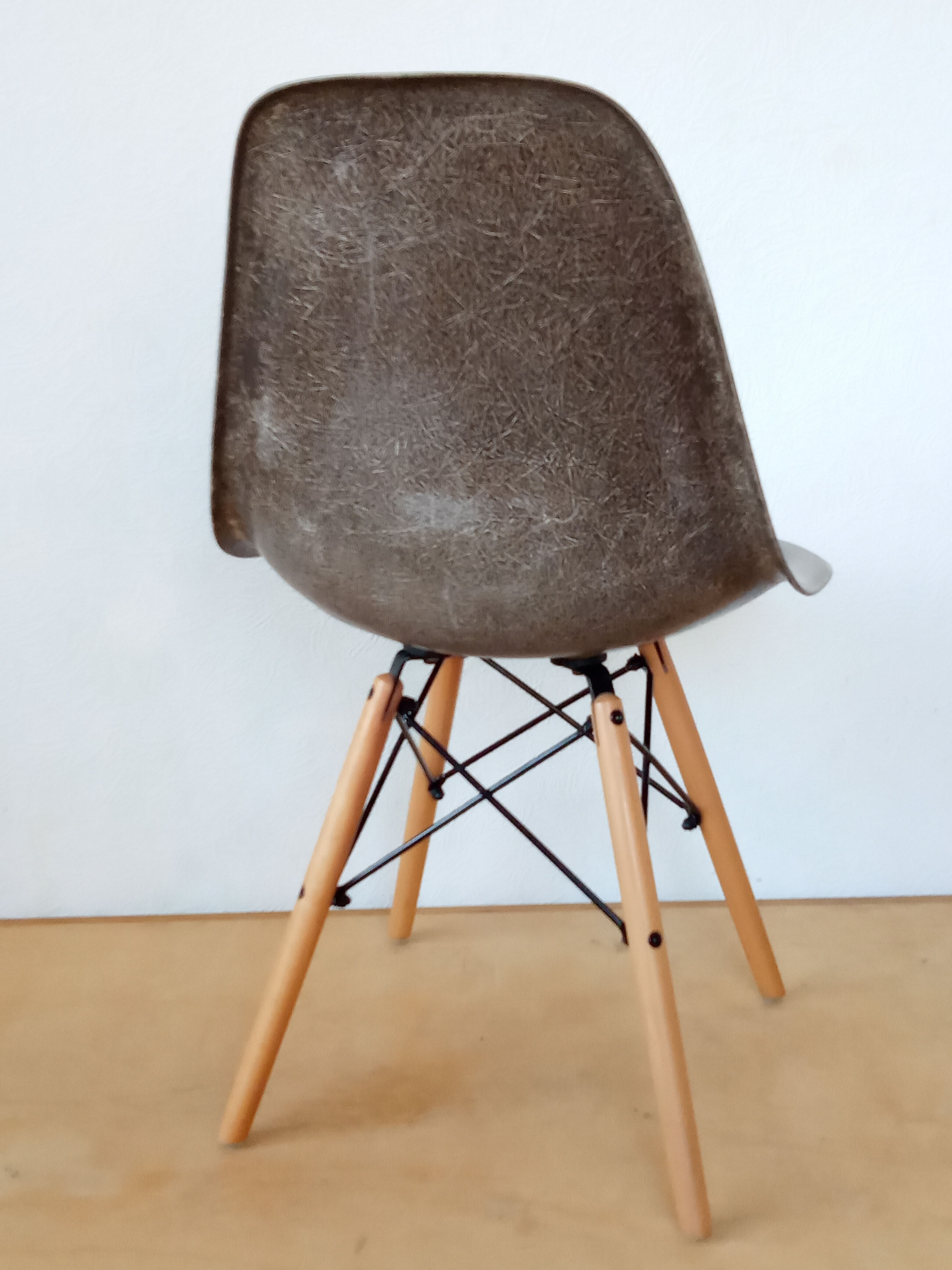 Eames DSW Fiberglass Chair