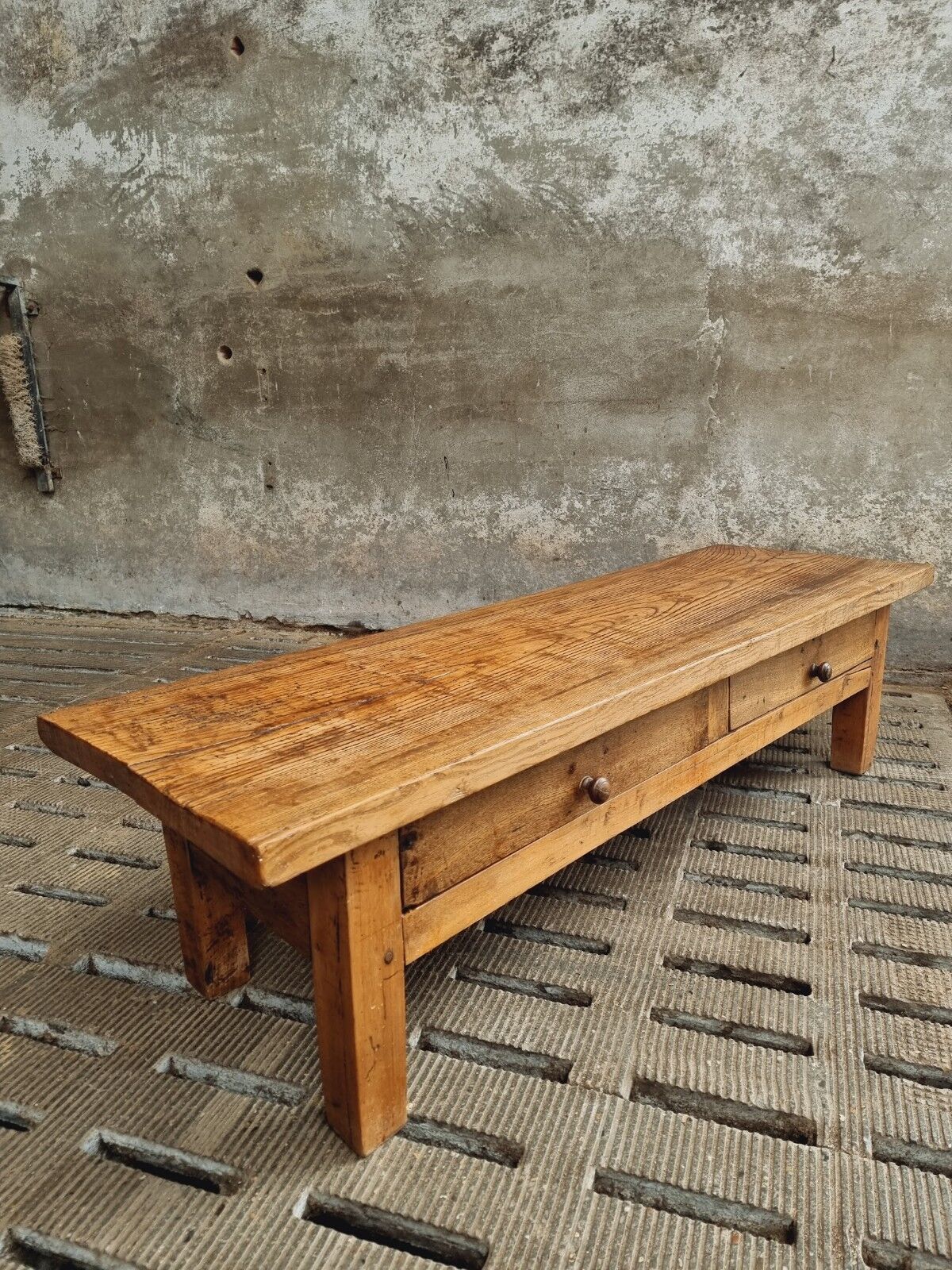 Table basse espagnole 19ème siècle