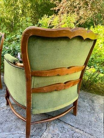 Paire de fauteuils vintage en bois massif et velours vert