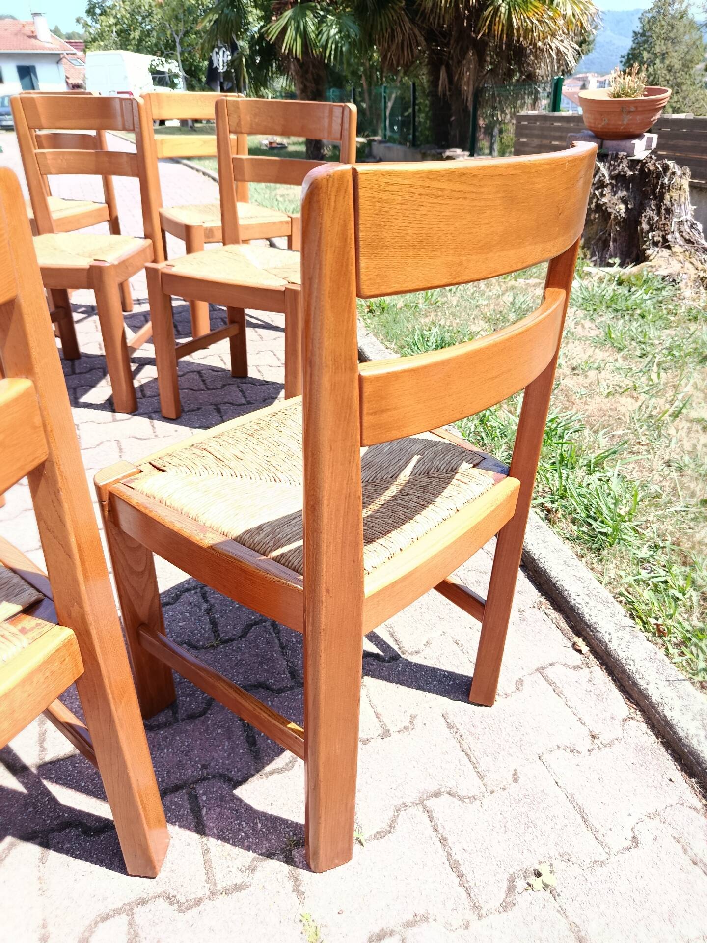 8 brutalist chairs in elm (Regain)