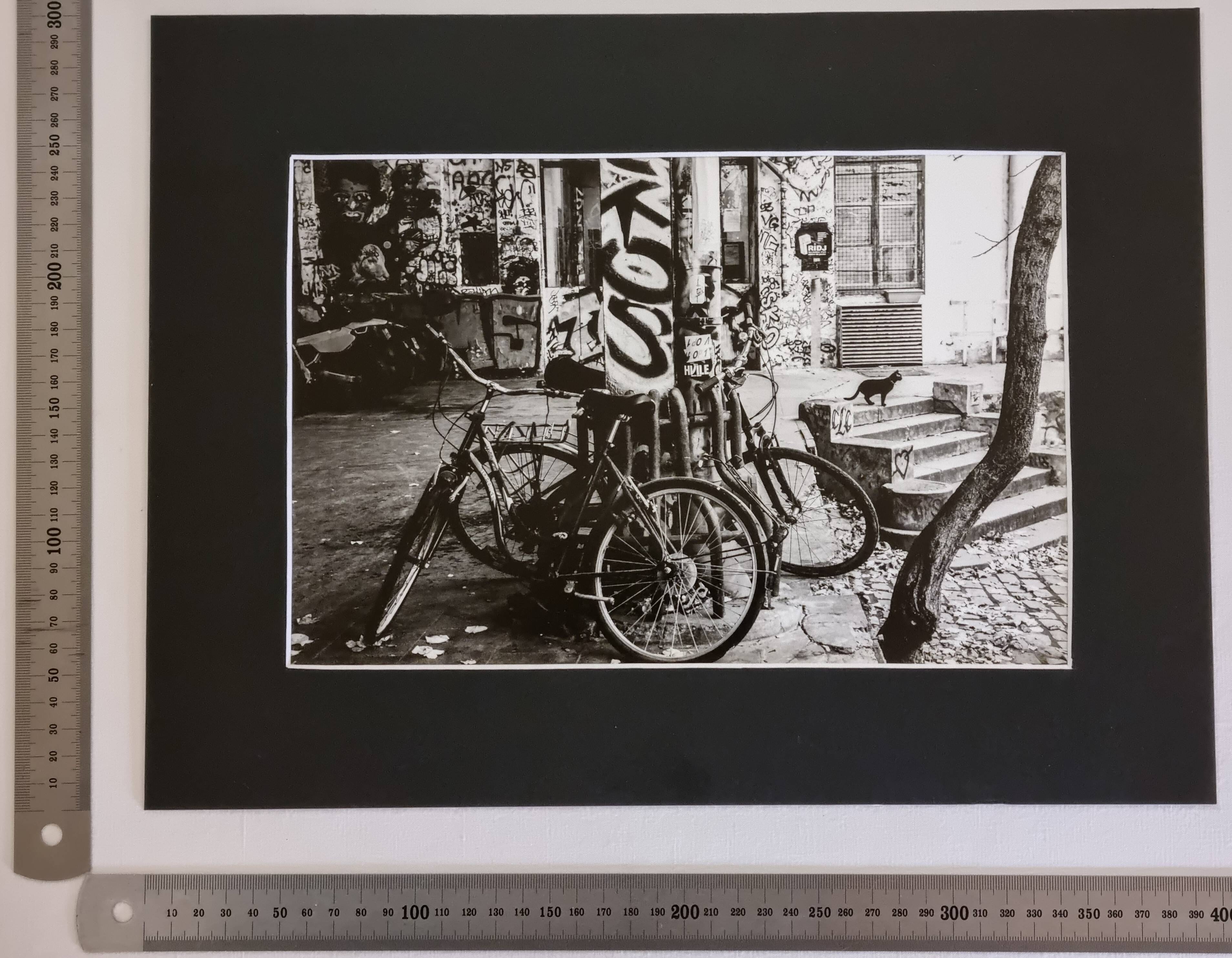 Urban scene with graffiti, vintage silver gelatin print, framed, 42 x 32 cm