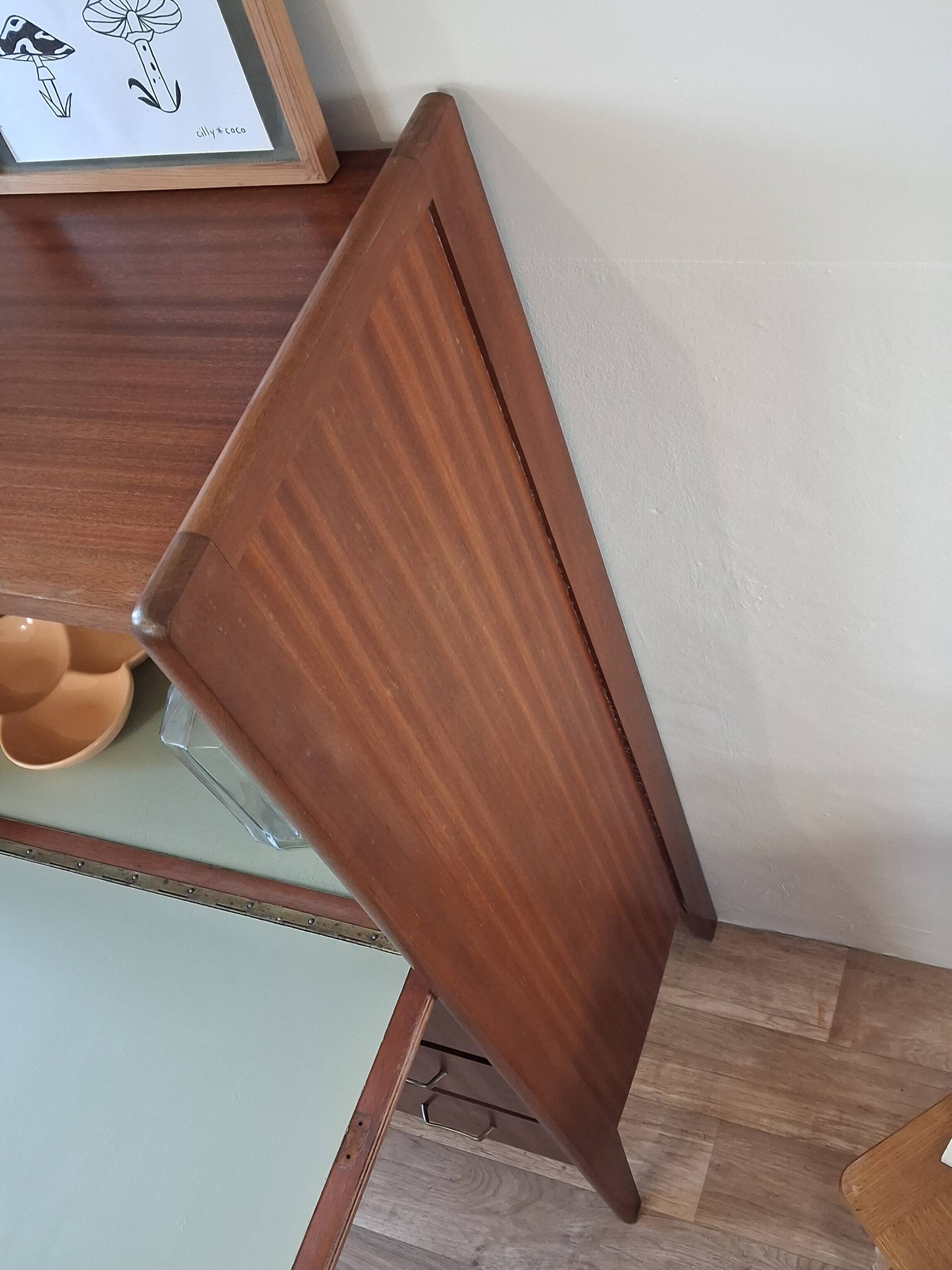 Scandinavian secretary