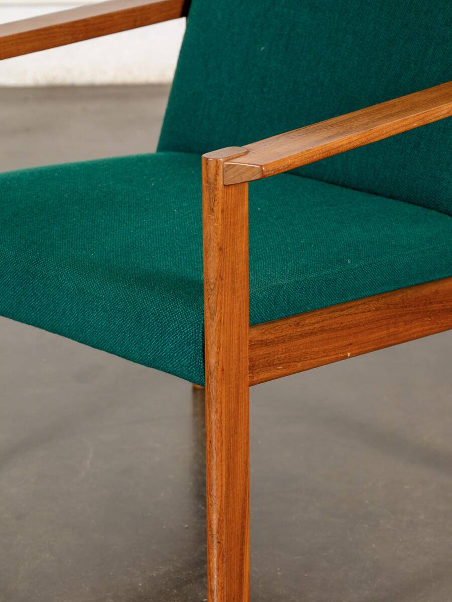 Vintage lounge chair