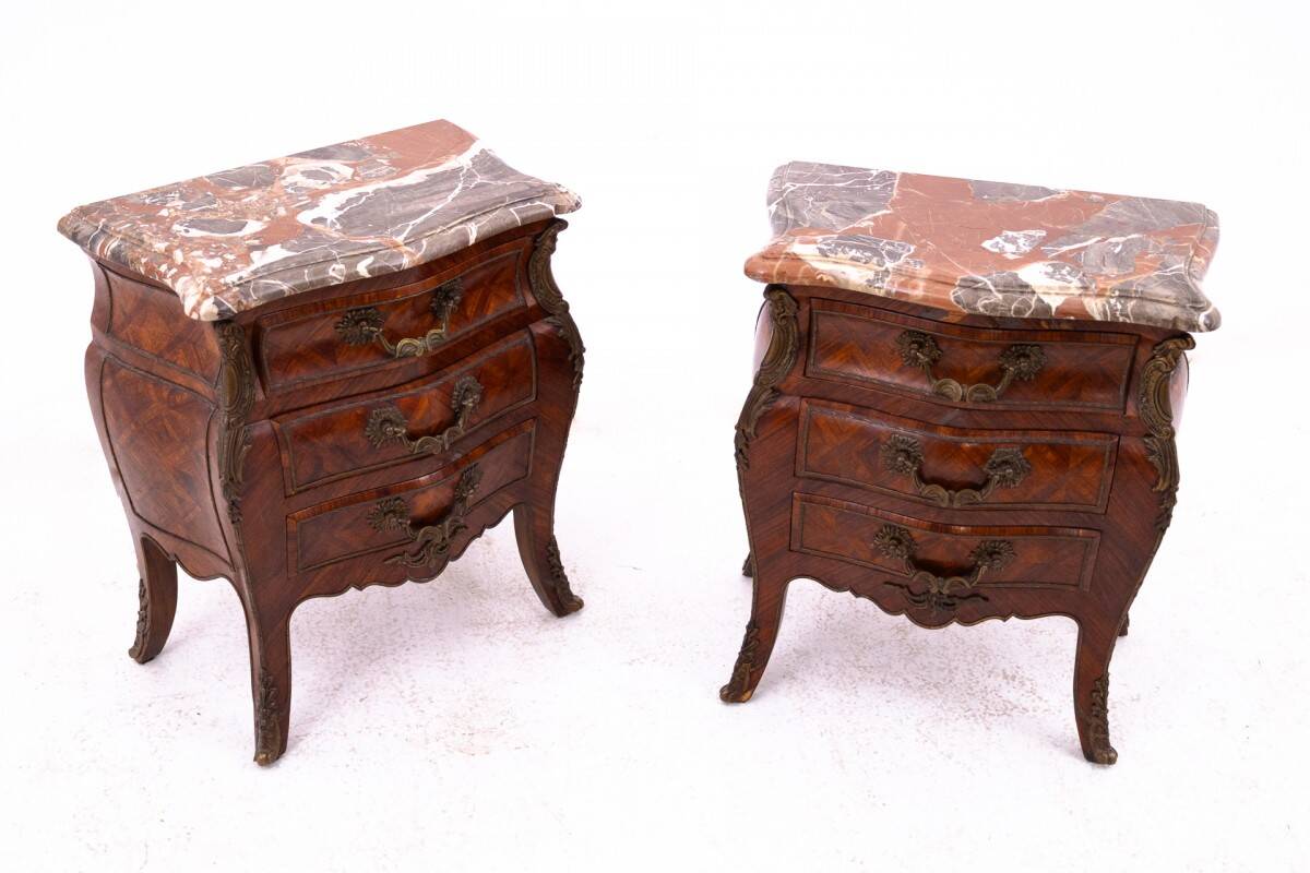 Paire de tables de chevet/commodes, France, vers 1920.