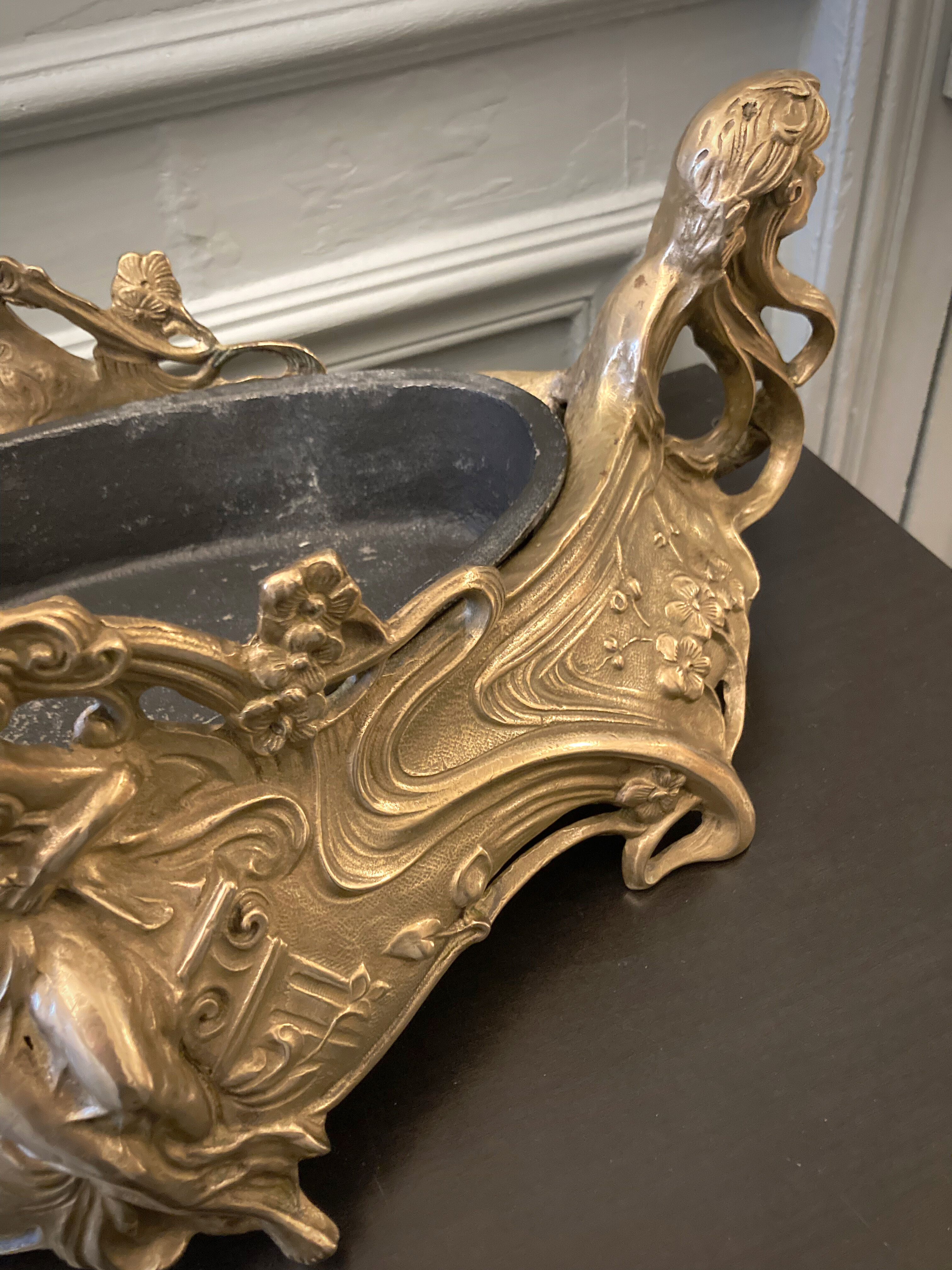 Large planter in gilded bronze Art nouvelles