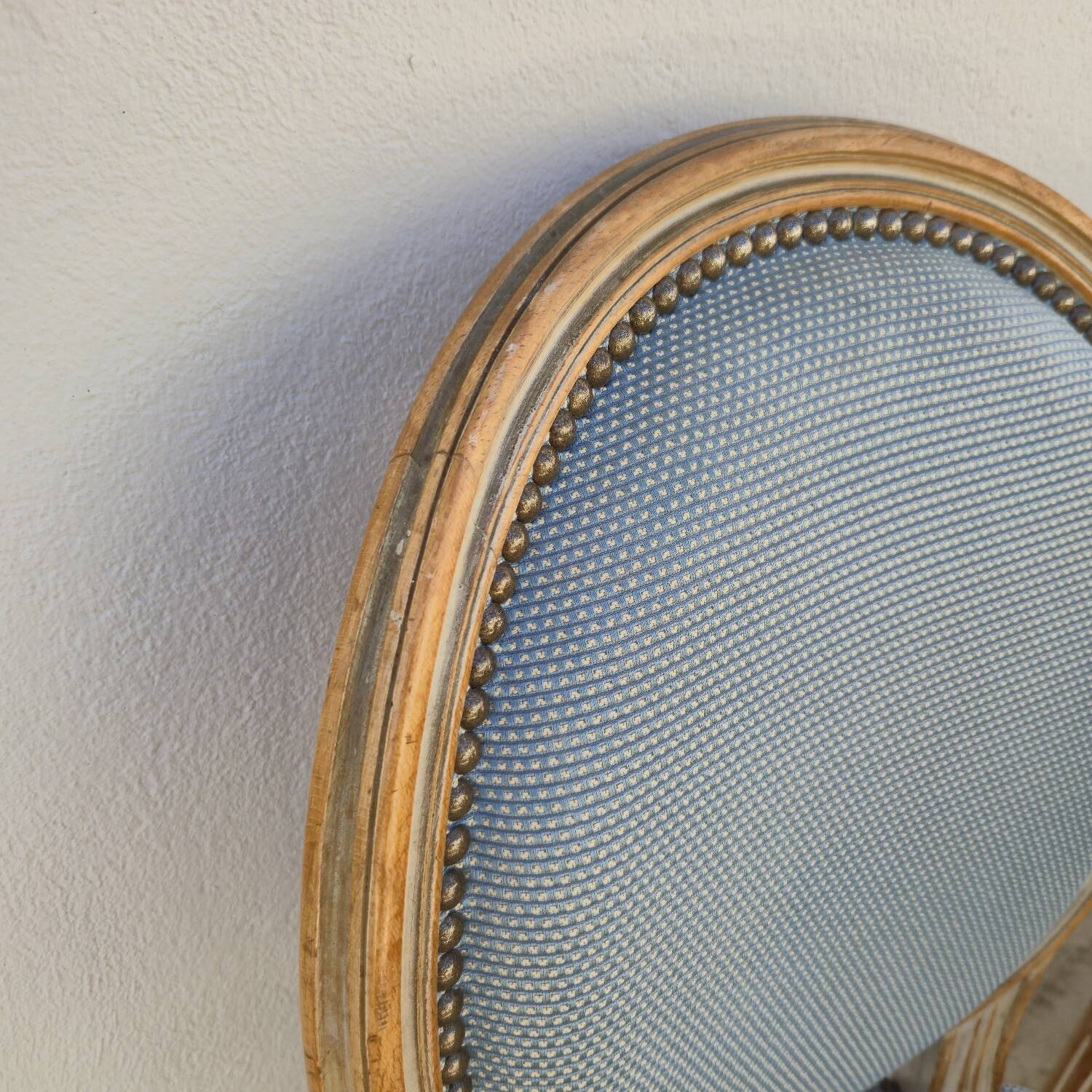 Set of 6 Louis XVI style chairs with antique patinated medallion