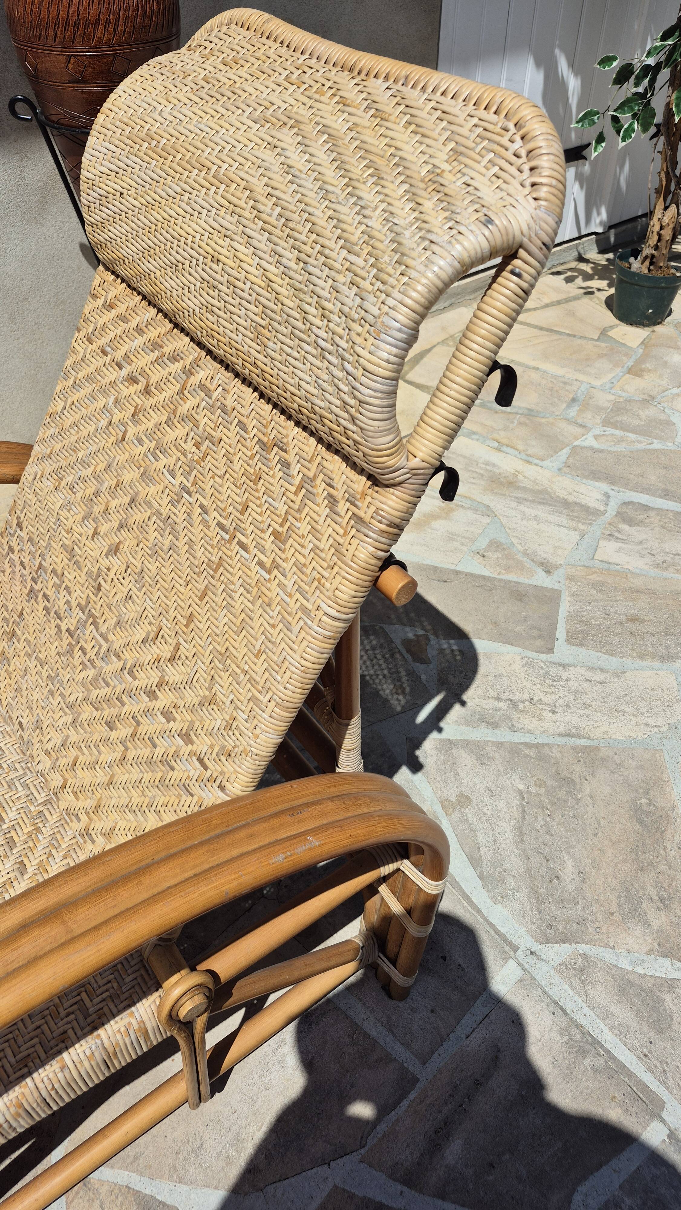 Vintage rattan and bamboo chaise longue, circa 1960s Italy.