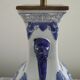 Pied de lampe vintage en porcelaine chinoise à décor d'oiseaux et poignées en lion