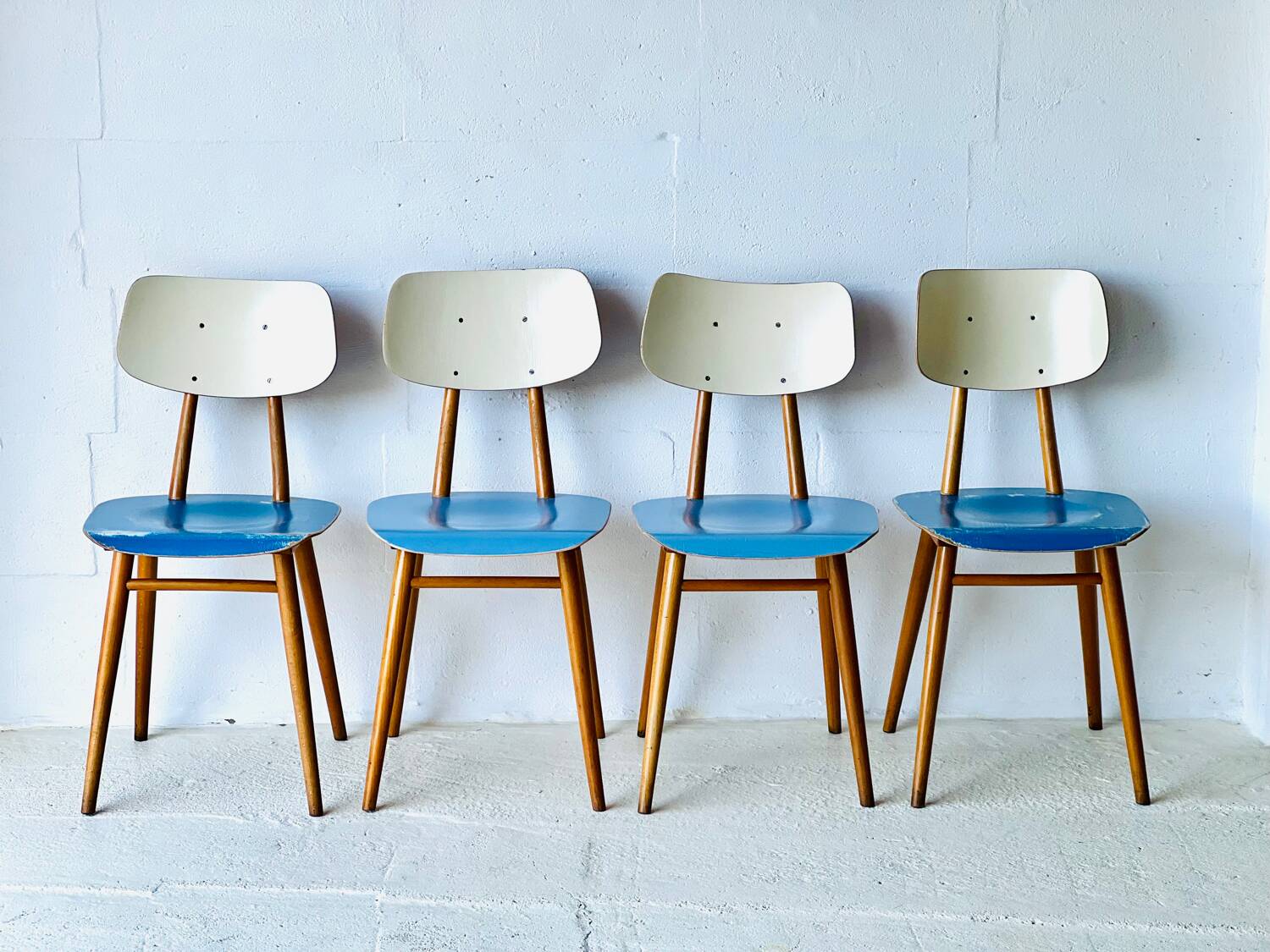 Chaises de salle à manger par TON