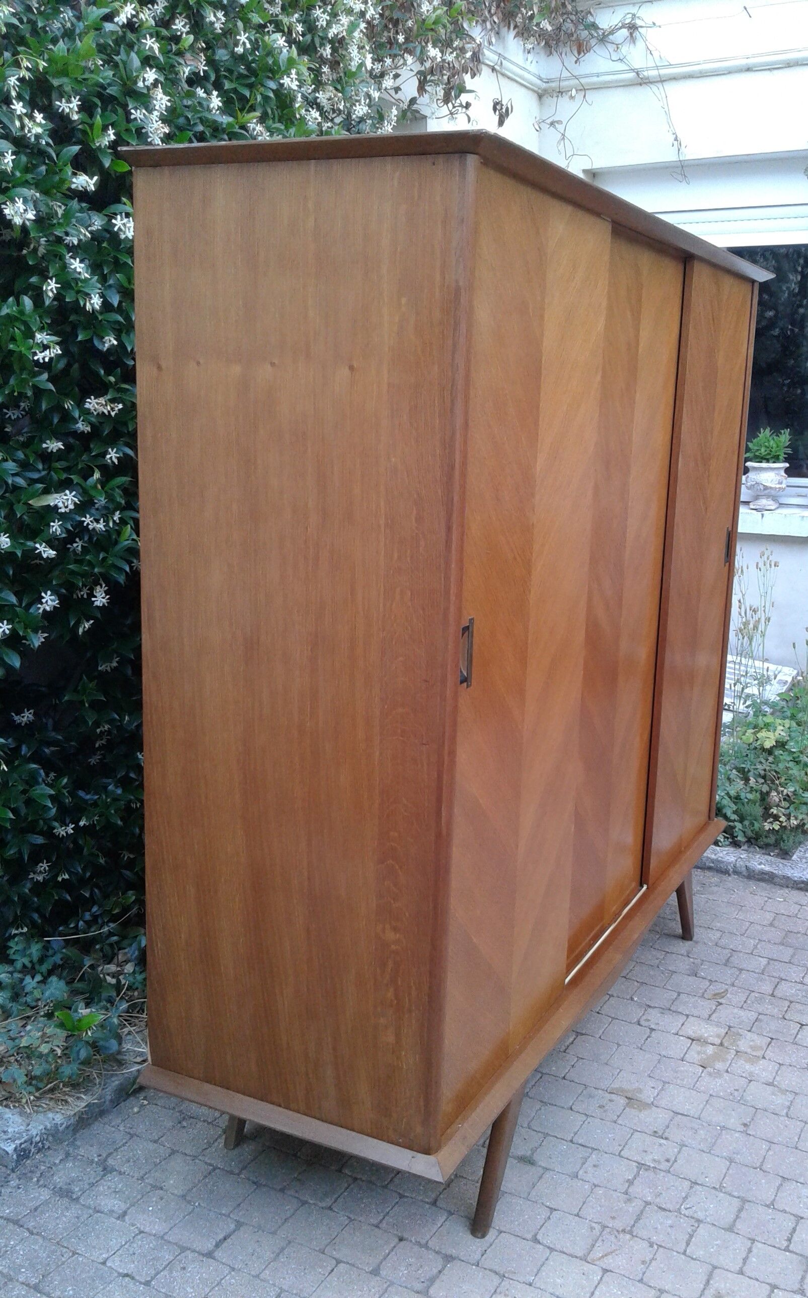 Wardrobe 3 doors sliding vintage feet compass