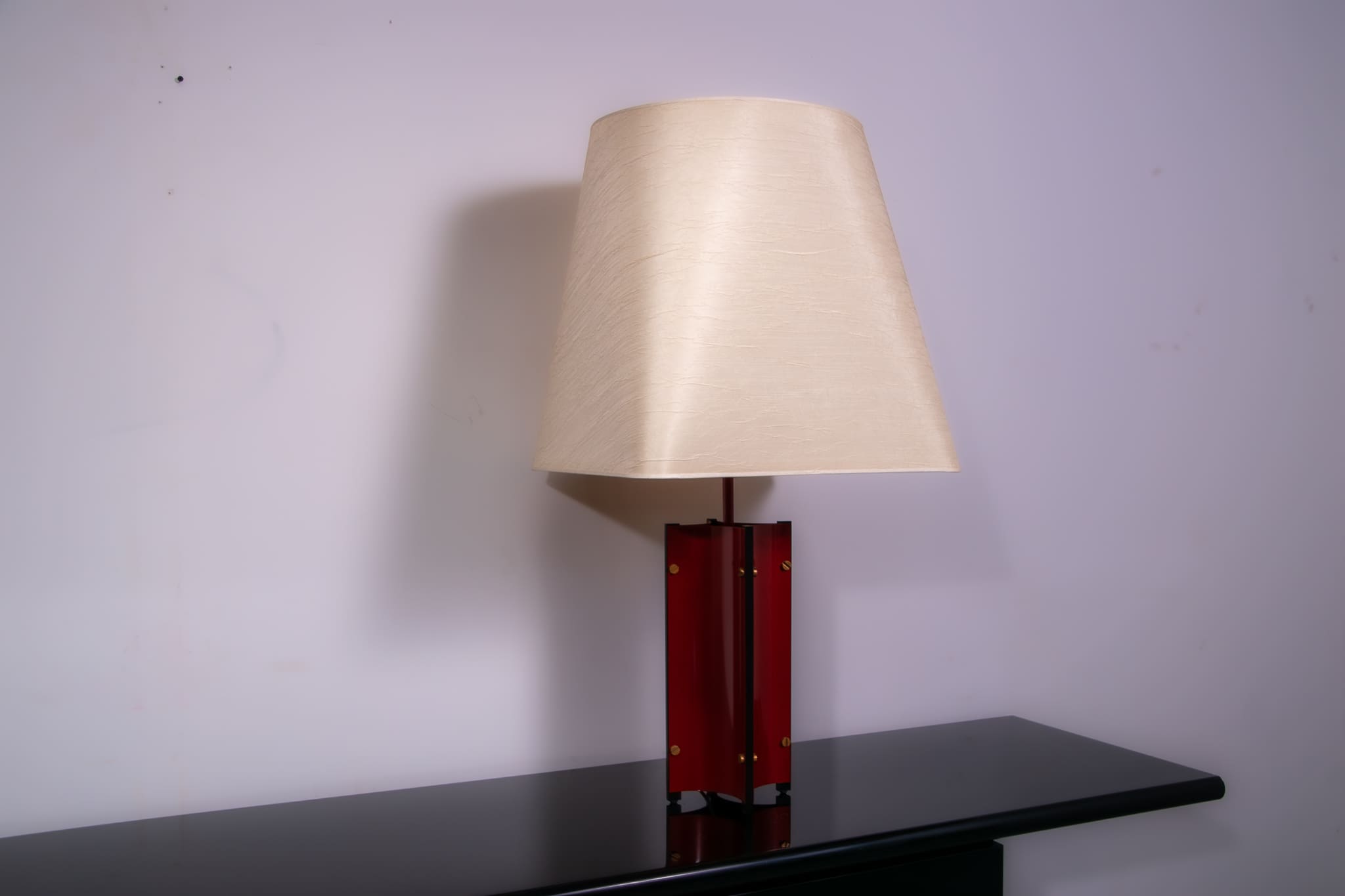 Red metal sculptural table lamp with oversized lamp shade circa 1980