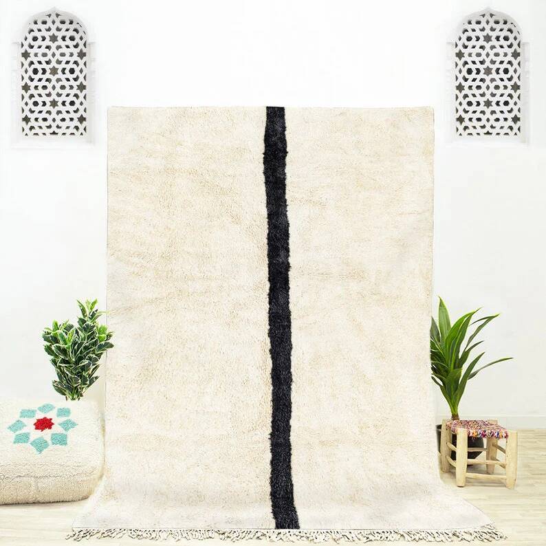 Berber rug in pure wool, handmade, 250x150 cm, made in Morocco.