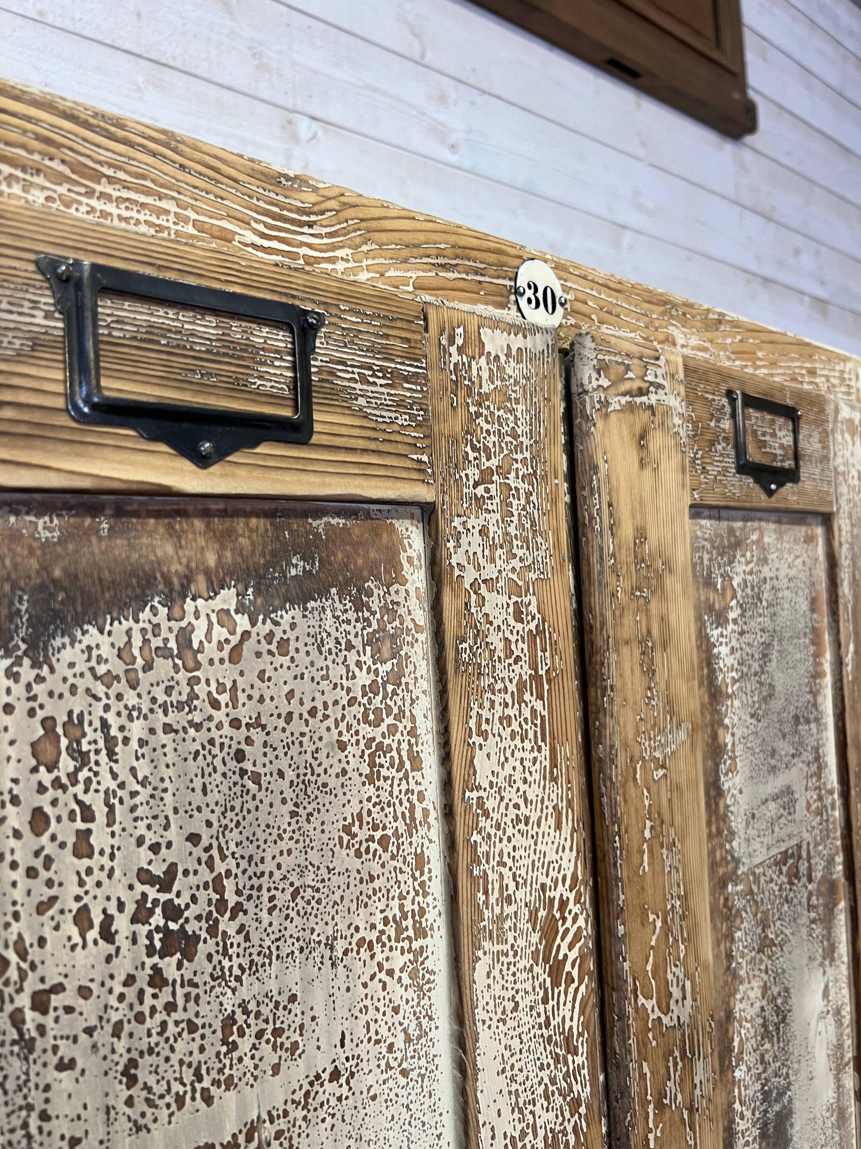 Antique patinated cloakroom