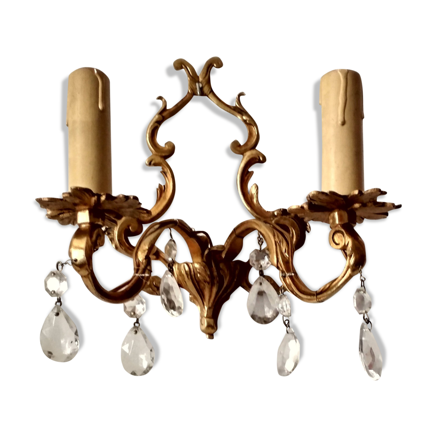 Rococo-style wall lamp in gilded bronze and crystal stamps