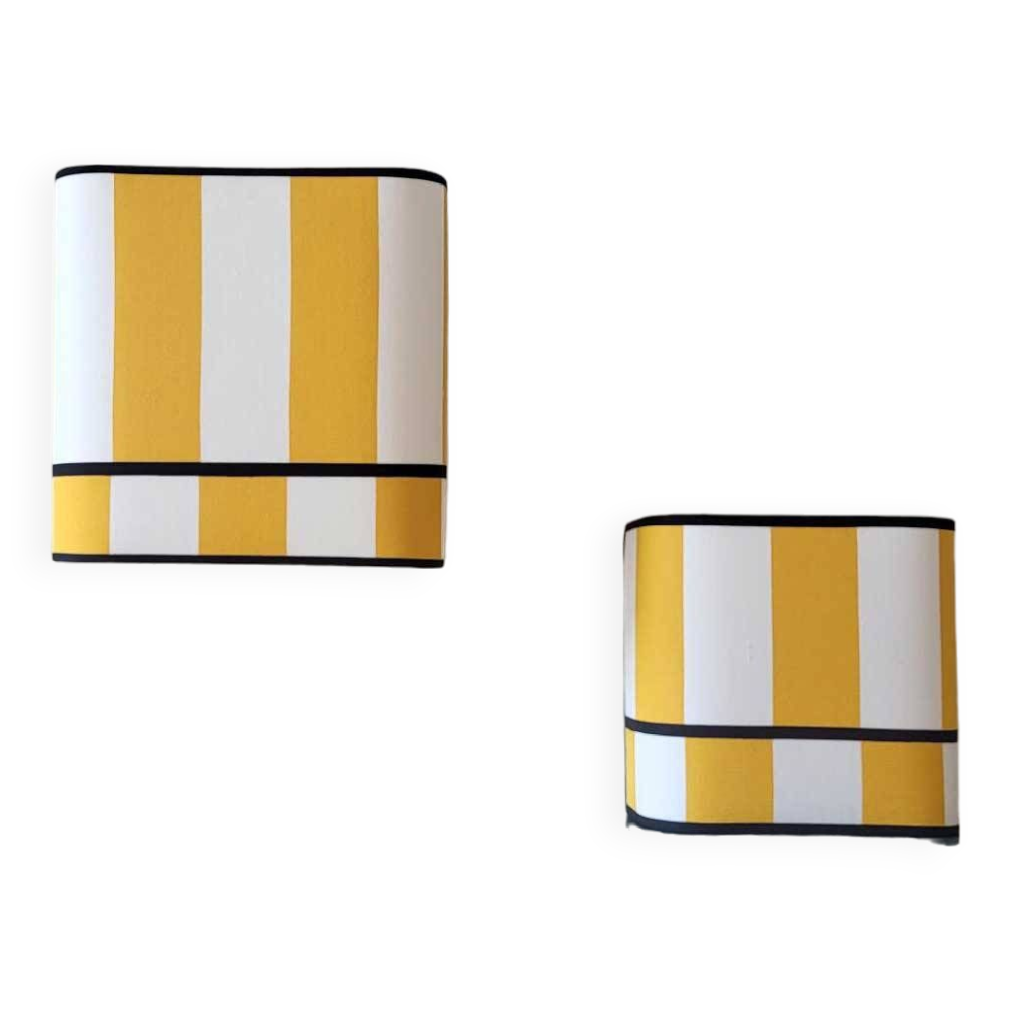 La divine – yellow deckchair striped wall light (small model).