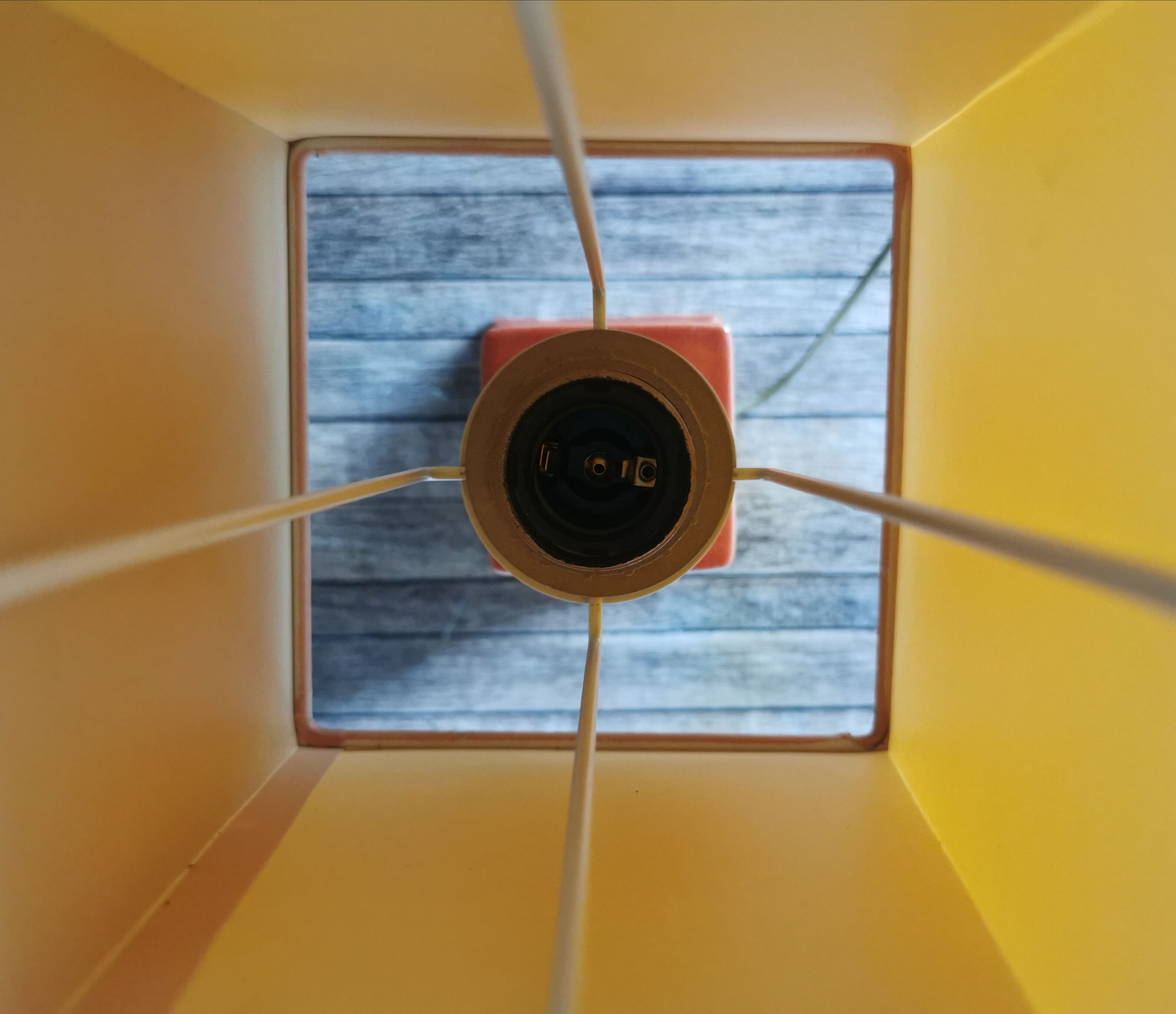 Coral lamp and gold house Le Dauphin