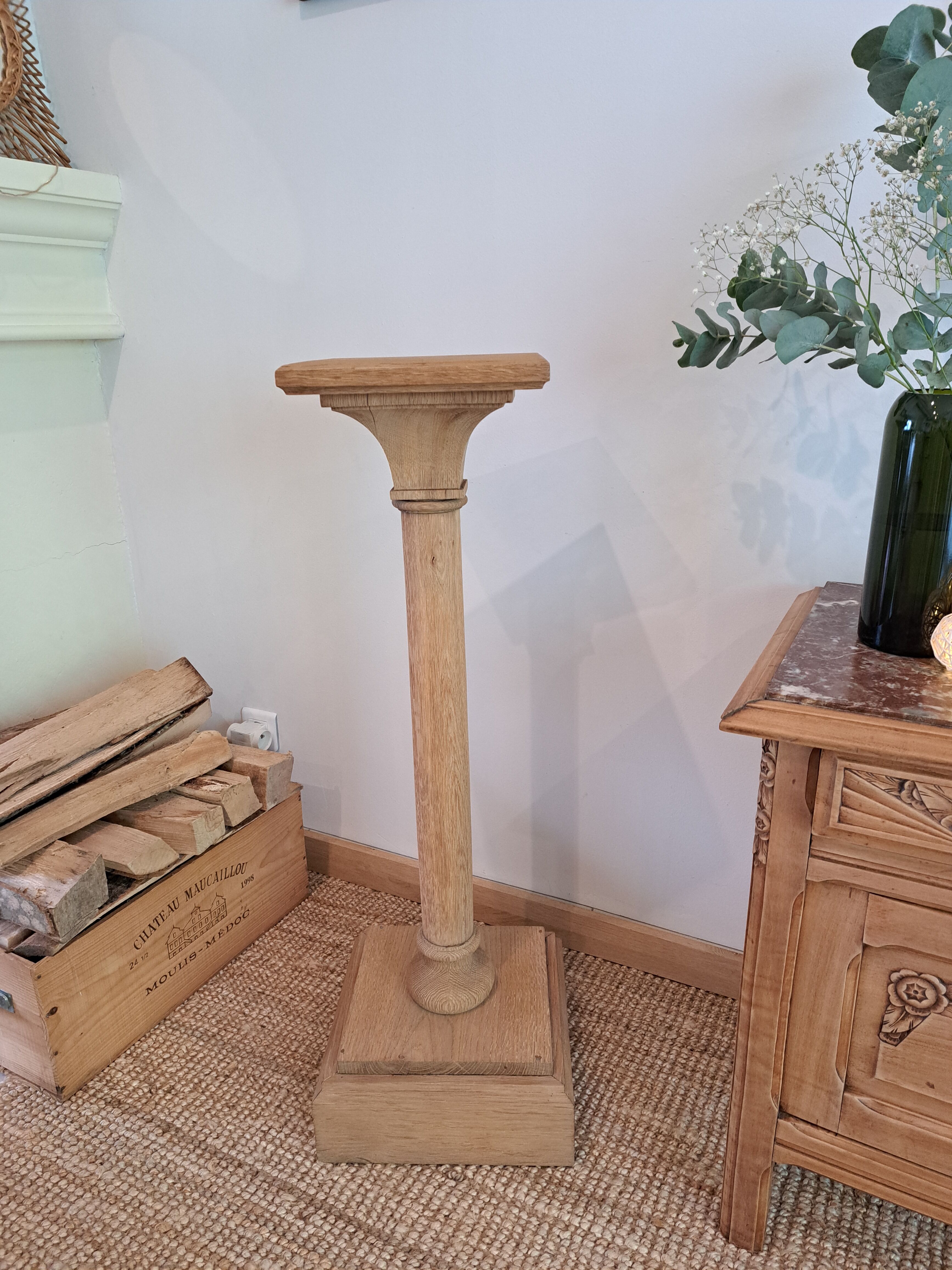 Light oak wood column