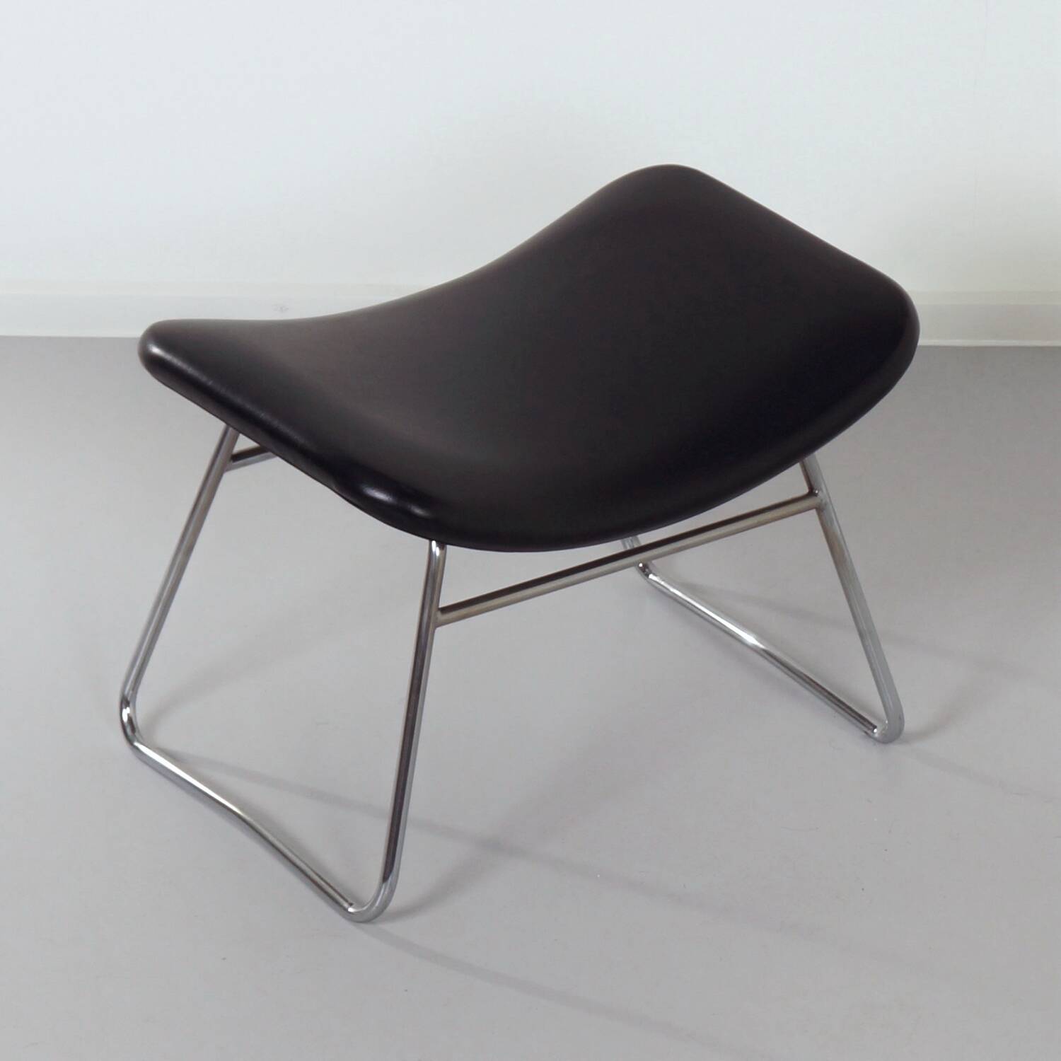 Vintage footstool by rudolf wolf & j.h. rohe for rohe noordwolde, 1960s | black skai