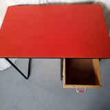 Teen desk and its chair