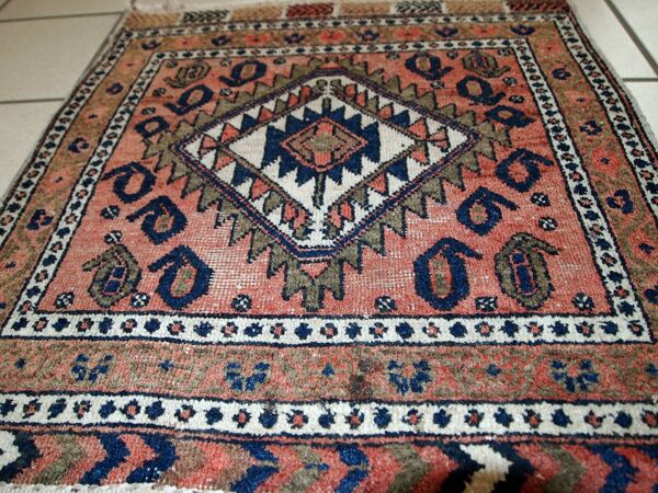 Tapis ancien fait main Kurde Bagface en laine rouge pâle (55cm x 59cm)
