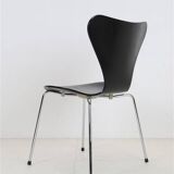 Black "3107" / "Series 7" chair by Arne Jacobsen for Fritz Hansen / Danish mid-century modern design