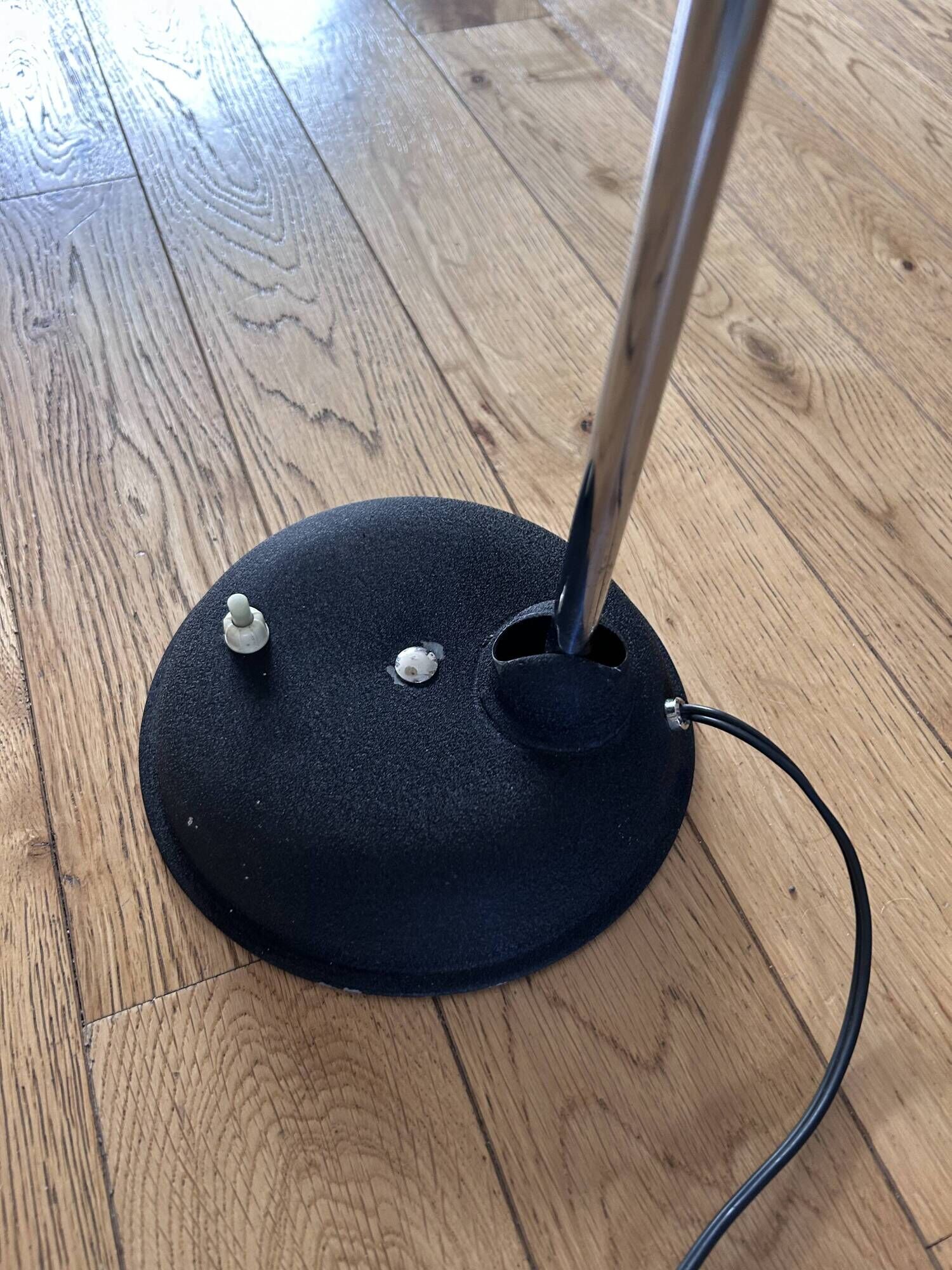 Beautiful articulated Iron lamp