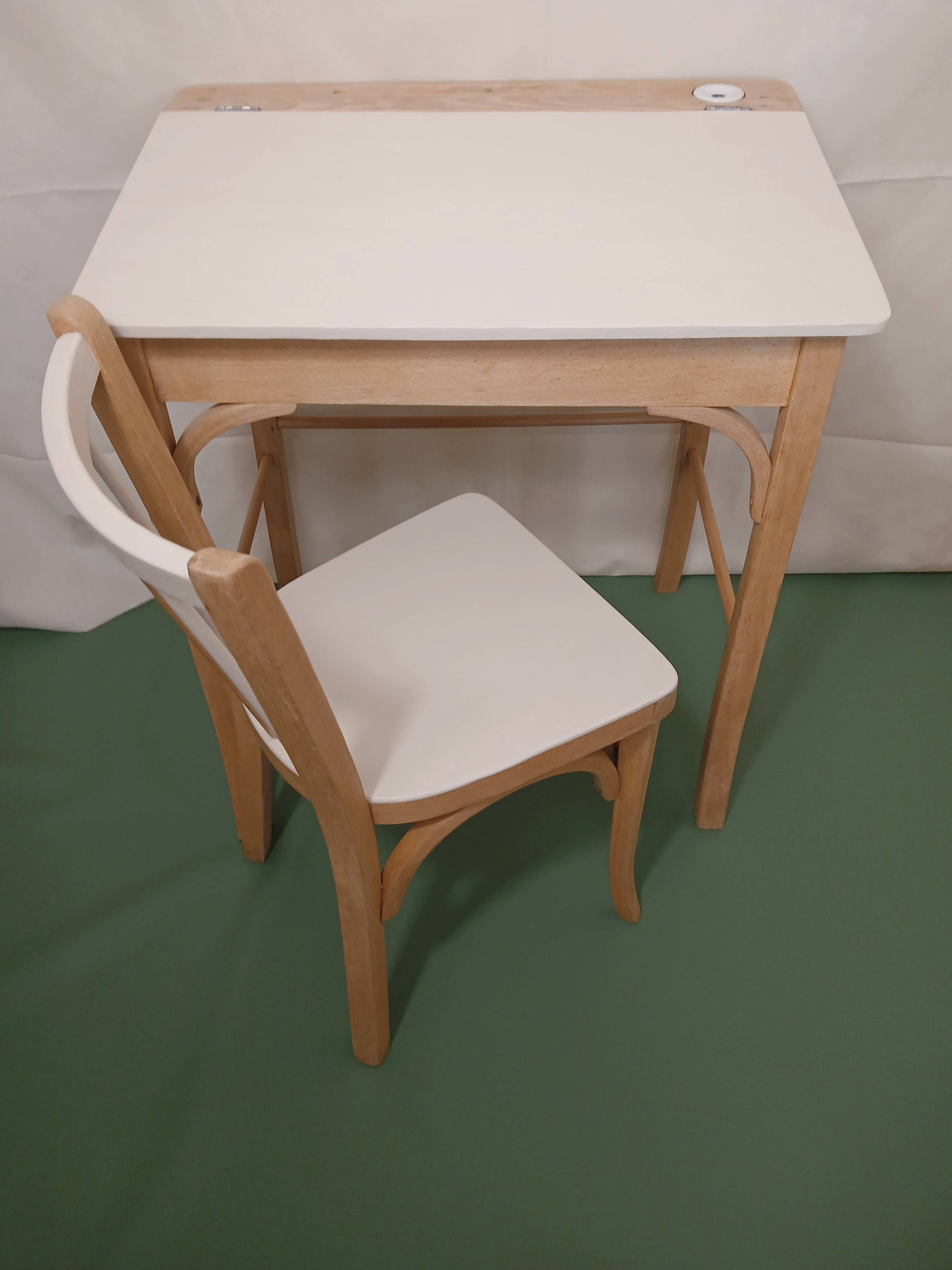 Ensemble bureau et chaise enfant baumann