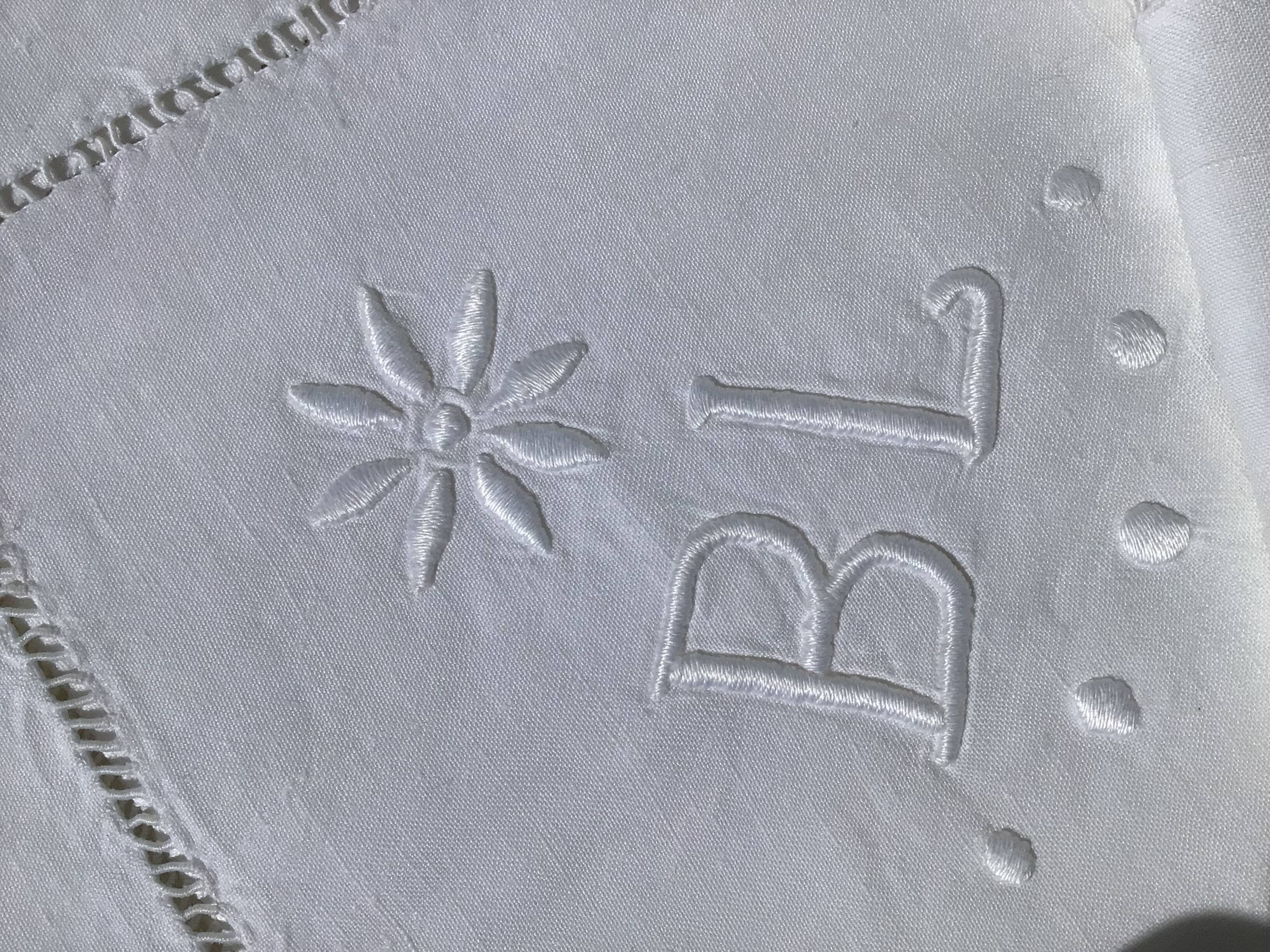 2 embroidered BL linen pillowcases, Venice day