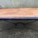 Table basse en bois et fer forgé, esprit industriel, années 80