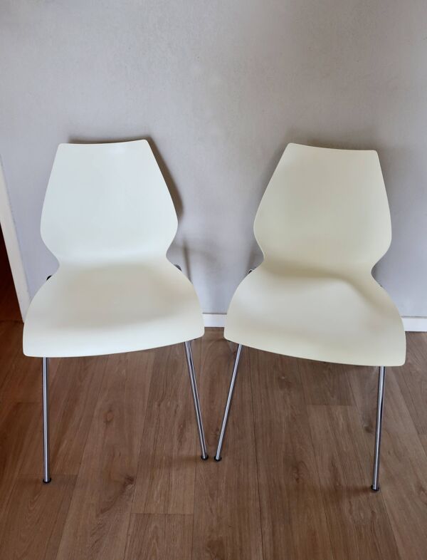 2 chaises maui design par vico magistretti pour kartell, tbe