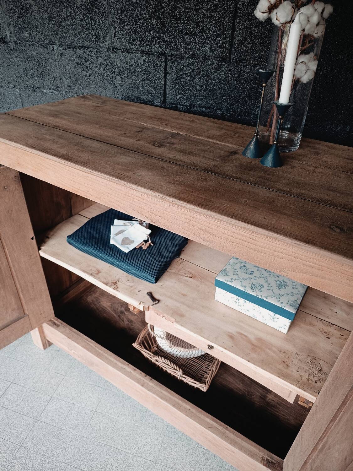 Vintage sideboard with 2 doors