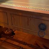 Coffee table with wheels and leather top