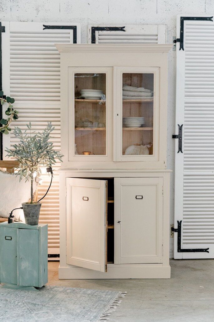 Vintage wooden dresser - linen colors