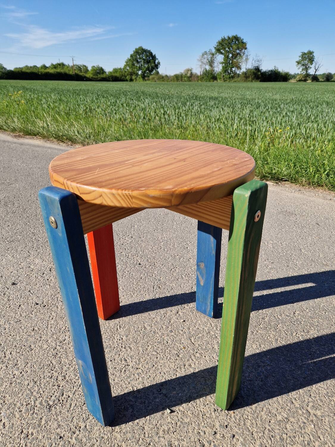 Set of 3 stackable pine stools