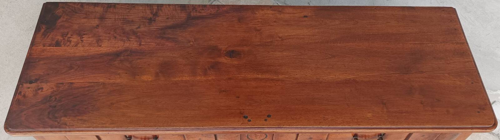 Louis XV walnut buffet from the 18th century.
