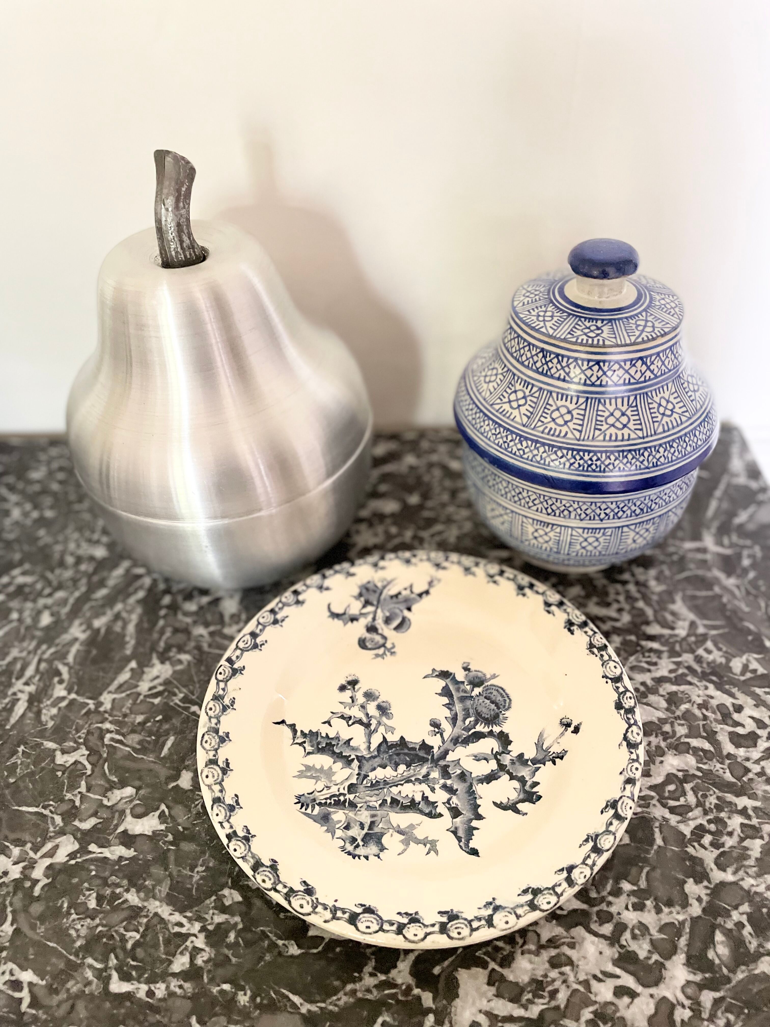 Flat plates Gien thistles