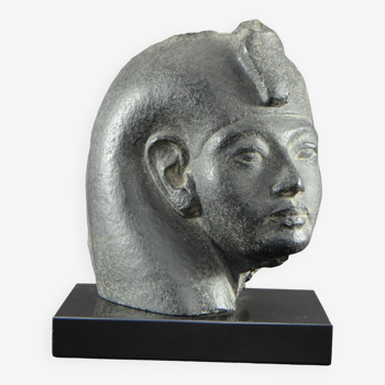 Head of Pharaoh Tutankhamun in resin, reproduction from the Louvre workshops.