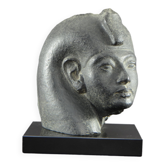 Head of Pharaoh Tutankhamun in resin, reproduction from the Louvre workshops.