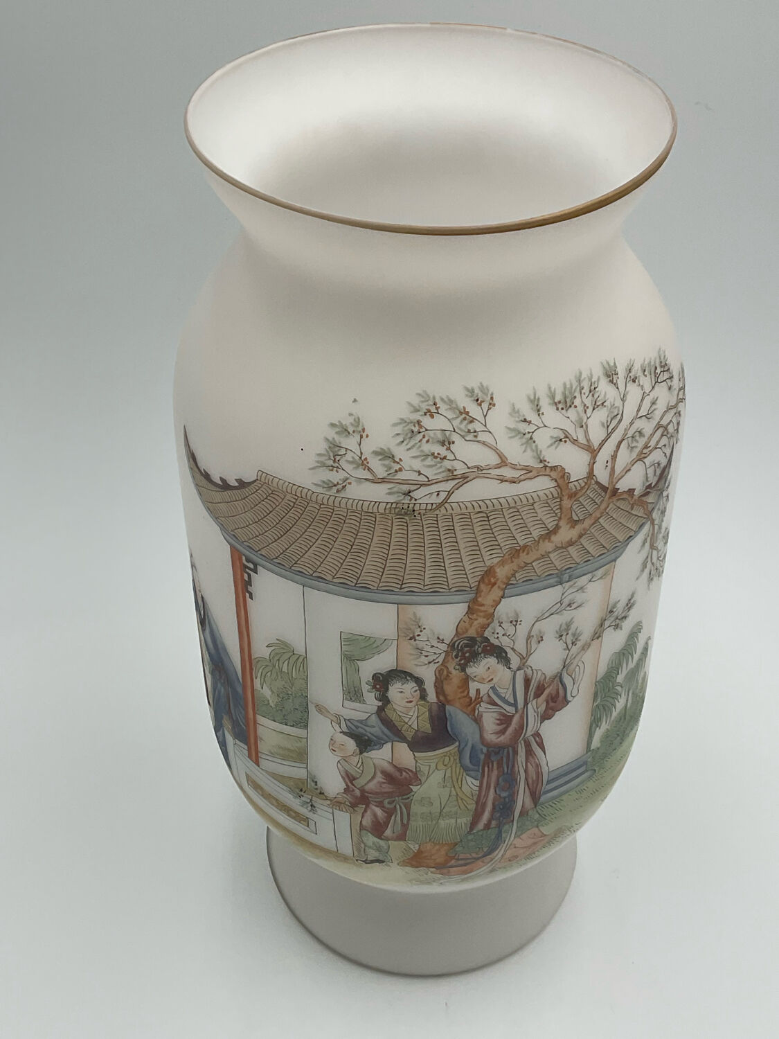 Chinese white opaline vase