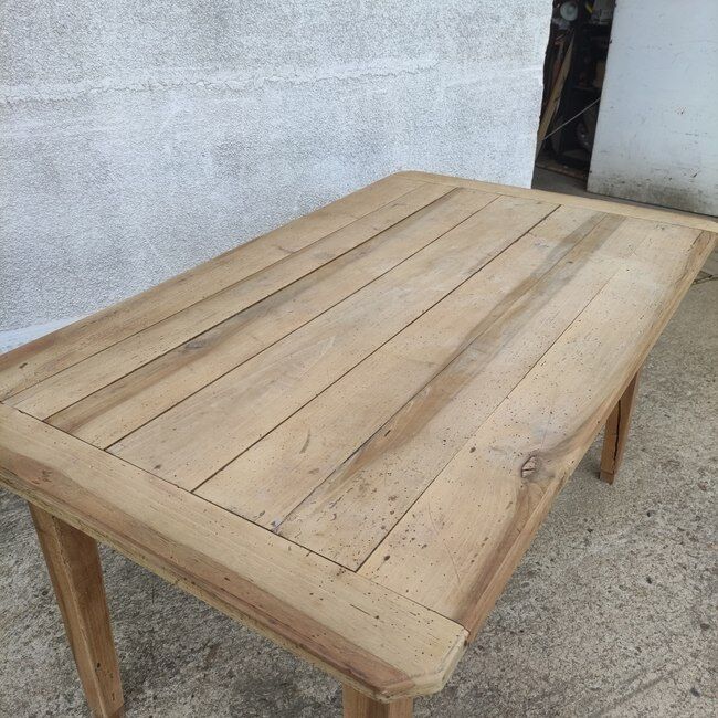 Farm table
