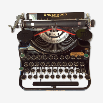 Machine à écrire ancienne Underwood portable Champion/Typewriter de 1935.