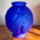 Vase art déco en persglas bleu givré, « Les nénuphars » Pierre D'Avesn