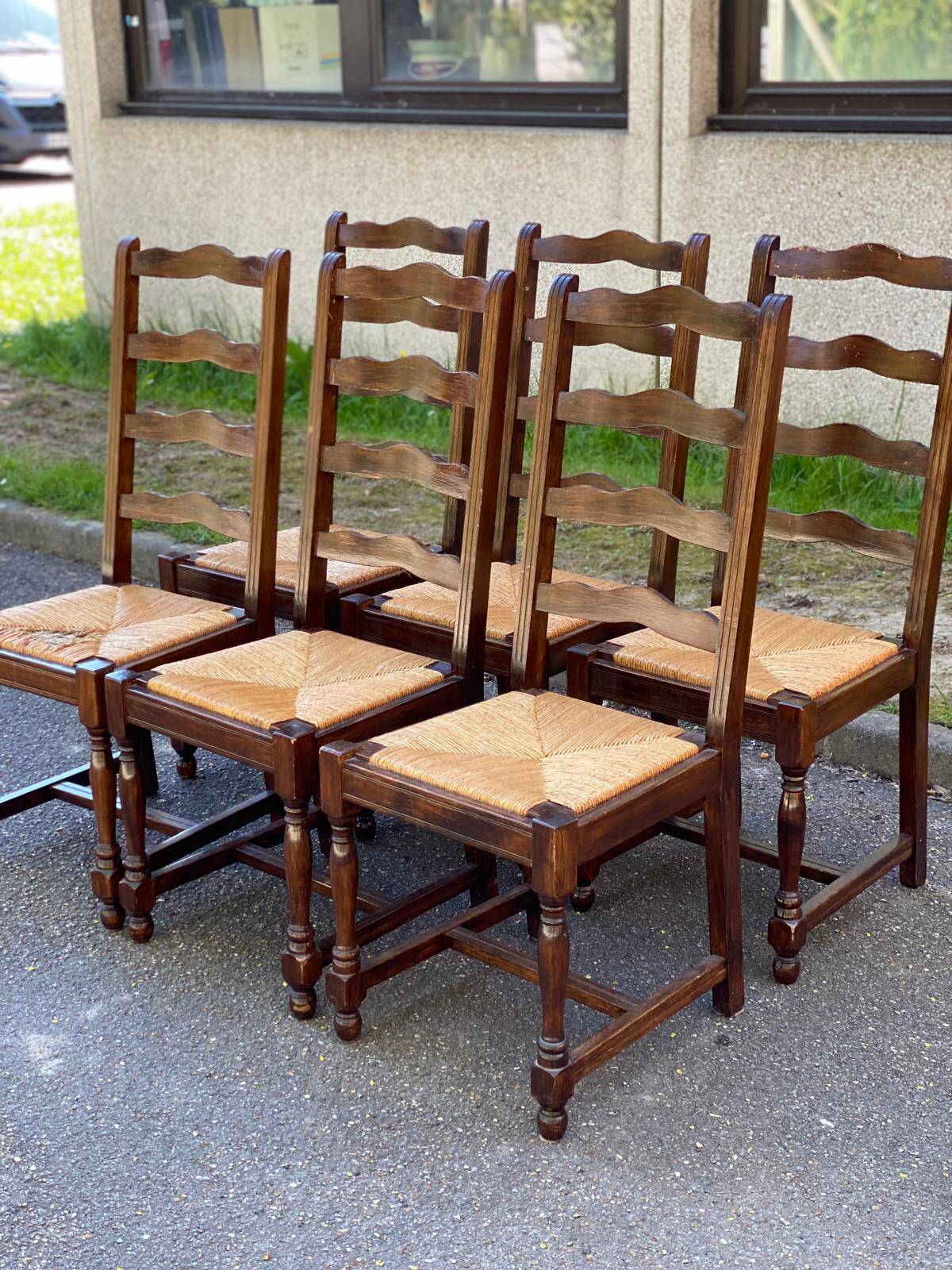 6 solid wood chairs in dark oak with a glossy finish and straw.