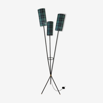 Tripod floor lamp