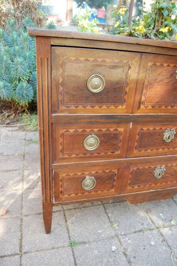 Louis XVI period walnut chest of drawers from the 18th century