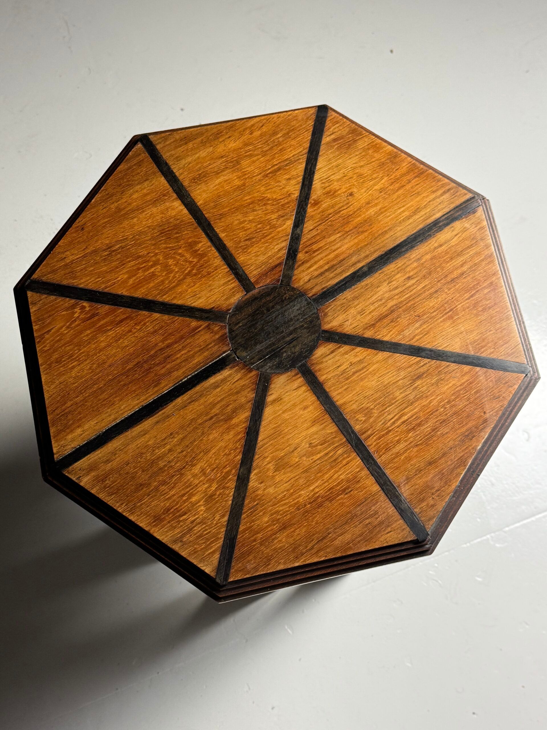 Table d'appoint anglo-indienne vers 1900