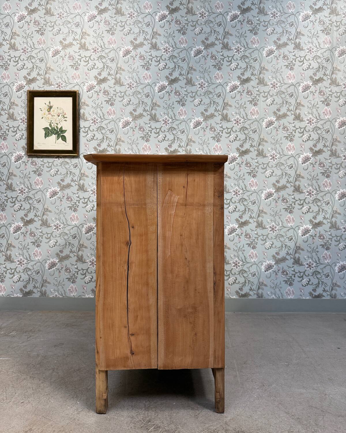 Antique walnut chest of drawers (renovated)
