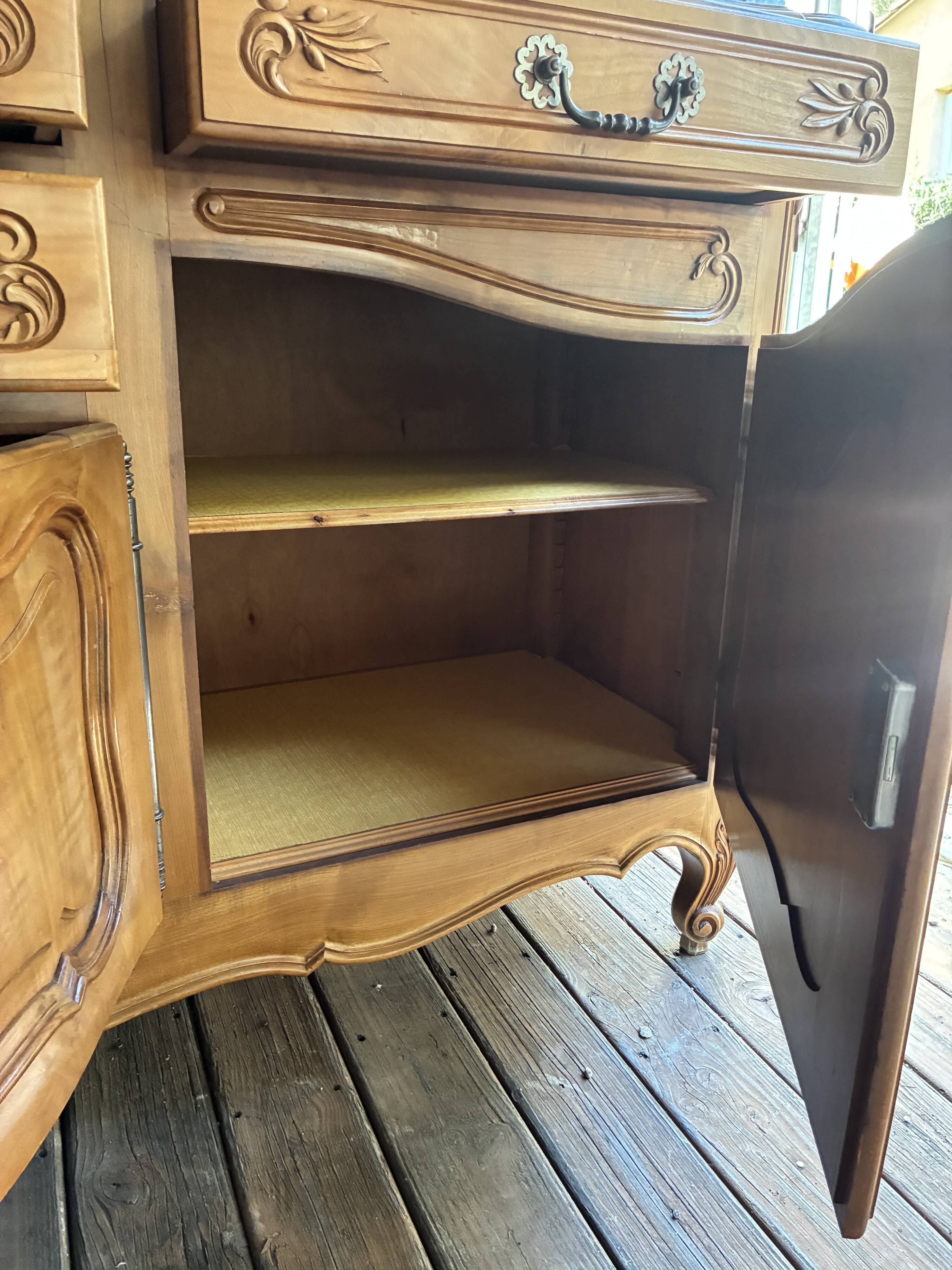 Antique wooden buffet – Large size